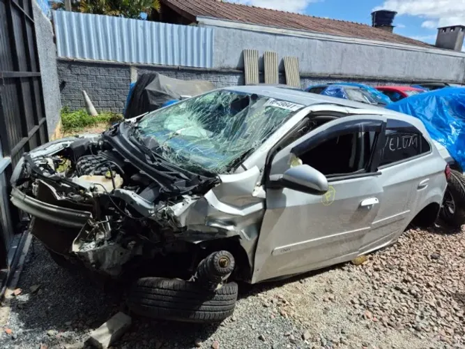Sucata Chevrolet Onix 1.4 8V 2014/2015. Para Retirada de Peças