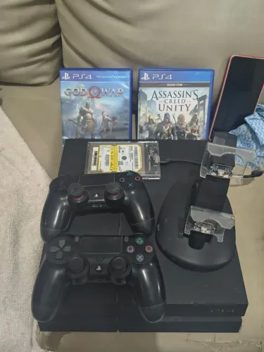 PS4 FAT + 500GB DE ARMAZENAMENTO EXTRA.