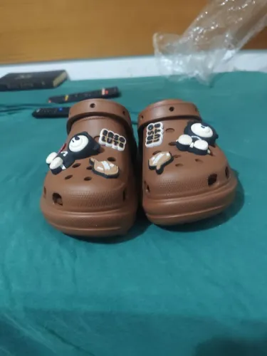 Crocs com salto infantil