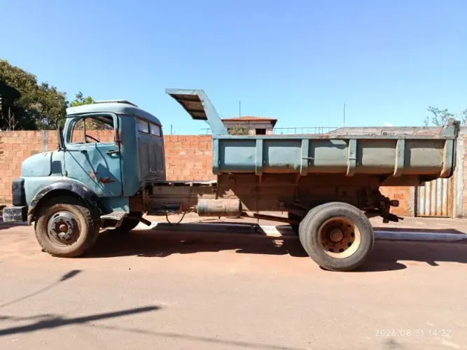 CAMINHÃO BASCULANTE / CAÇAMBA M. BENZ LAPK 321