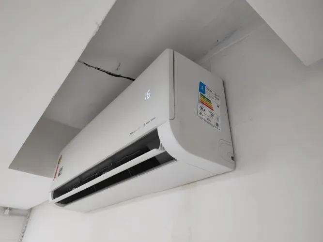 Ar condicionado Midea 24mil BTUs inverter eco master 3 meses de uso com 4 MT tubulação cob