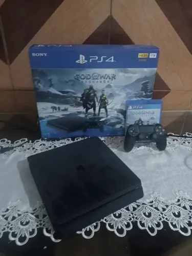 Ps4 slim 1tb + controle original + god of War ragnarock