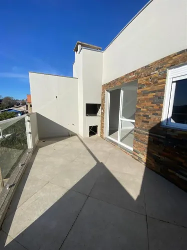 Sobrado com varanda gourmet e deck no Bairro Salgado Filho. São 134m²,