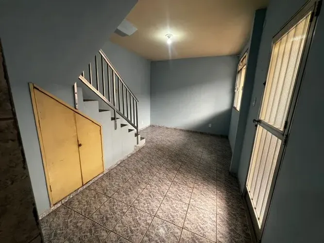 Alugo ótima casa Duplex em Coelho Neto, Av. dos Italianos, de 2 Quartos