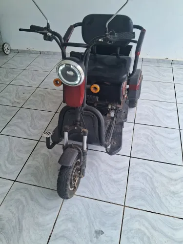 Triciclo elétrico