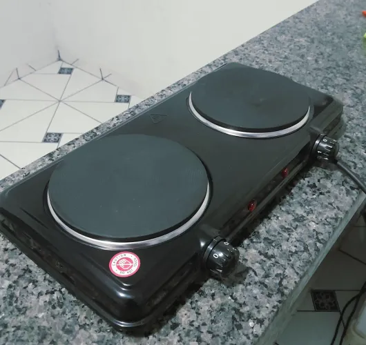 TV PARA COLETA DE PEÇAS OU CONCERTO MAIS UM FOGÃO ELÉTRICO DE DUAS BOCAS NOVINHO