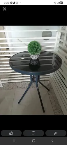 Mesa com vidro e 2 cadeiras 