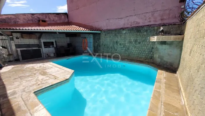 Casa à venda com 2 quartos e piscina na Vista Linda em Bertioga