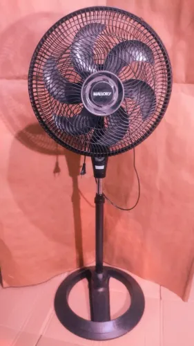 Ventilador coluna r$180. Pouco uso. Entrega na região.