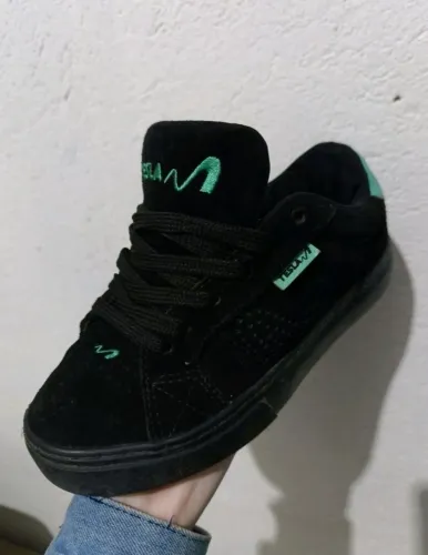 Tênis Tesla Preto e Verde TAM 34