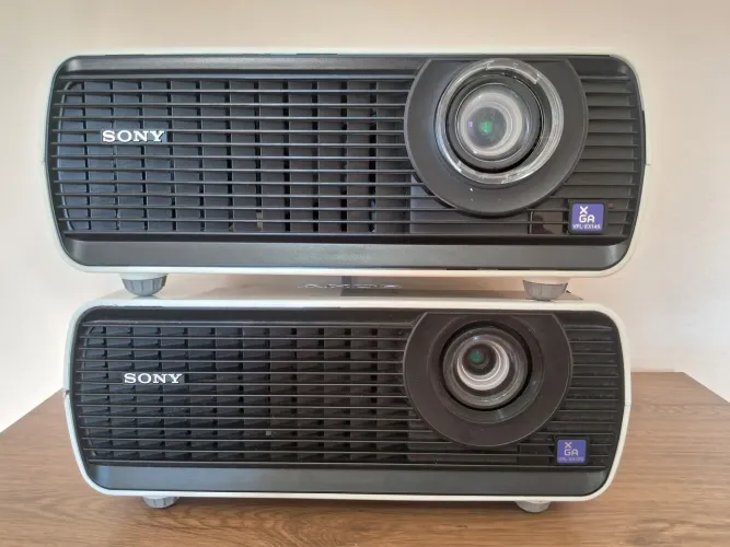 2 Projetores Sony (com defeito)