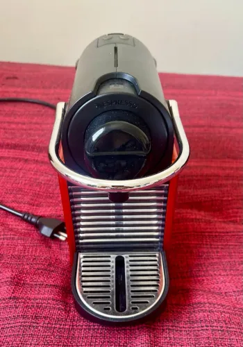 Nespresso Pixie Vermelha - No Estado / Para Manutenção