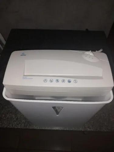 Fragmentadora de Papel 5 Folhas em Tiras 110V - Vai com transformador de 220V para 110V