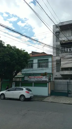 EXCELENTE CASA PARA FINS COMERCIAIS EM VILA VALQUEIRE NA RUA DAS DÁLIAS.