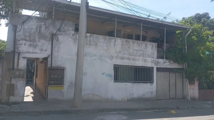 Vendo duas casas e duas Kitnets ( obs: está pra sair escritura)