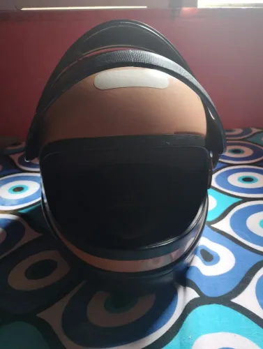 Vendo esse capacete dependendo do bairro entrego..