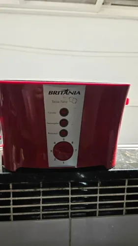 Torradeira Britânia Tosta Pane Vermelha (127V) - 7 Níveis de Tostagem