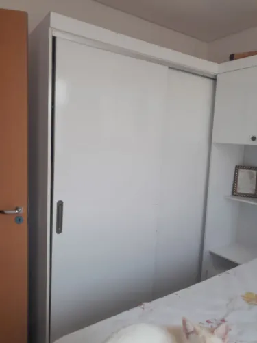 Jogo de quarto,  cama box com baú e guarda roupa.