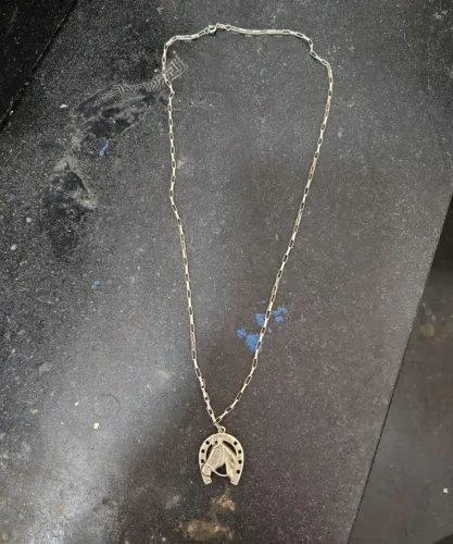 Corrente de prata com pingente 