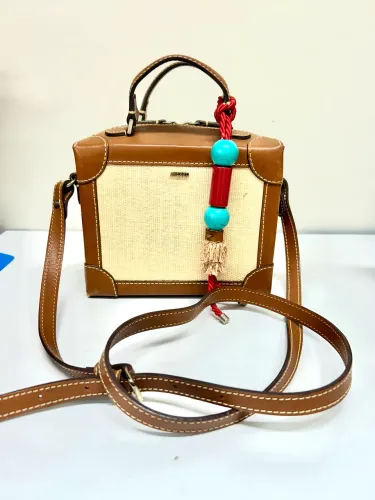 Bolsa Arezzo em couro legítimo 