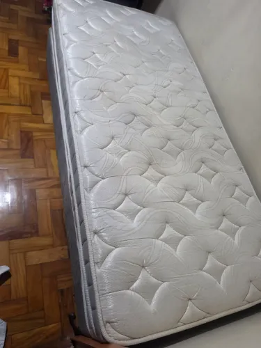 Colchão solteiro com box. 3 meses de uso BF Colchão com box. Memsa qualidade do Castor