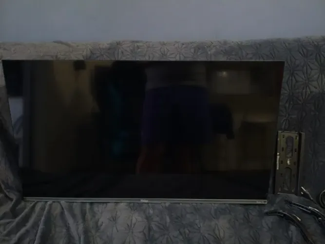 Smart Tv 40 Philco Ptv40m9gr2cgb Roku, com suporte