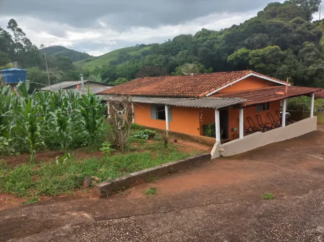 Chácara 16.000m2, 4 Mil Pés de Café Plantados, Casa Sede com 2 Suítes, Cozinha Americana,