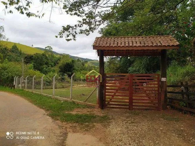 Sítio com 3 dormitórios à venda, 10000 m² por R$ 865.000,00 - Granjas Rurais Reunidas - Ta