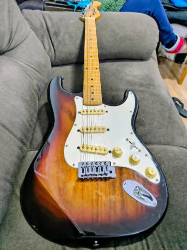 GUITARRA DOLPHIN STRATOCASTER CARLOS ASSALE ANOS 80