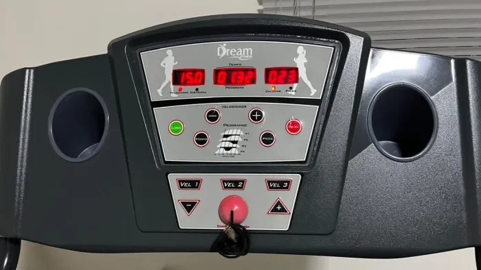 ESTEIRA ELÉTRICA DREAM FITNESS 142A USADA