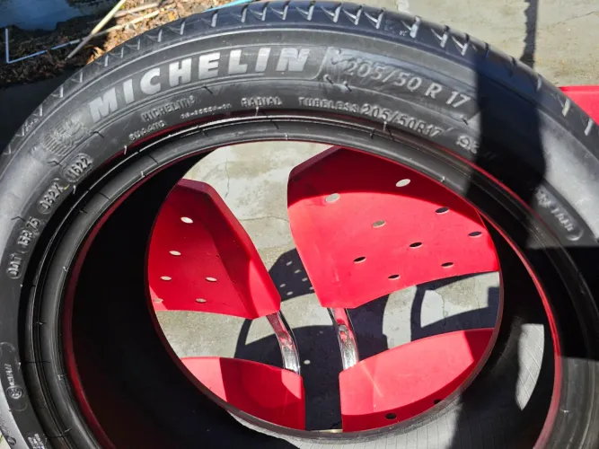 Pneus Michelin 205/50 R17 meia vida