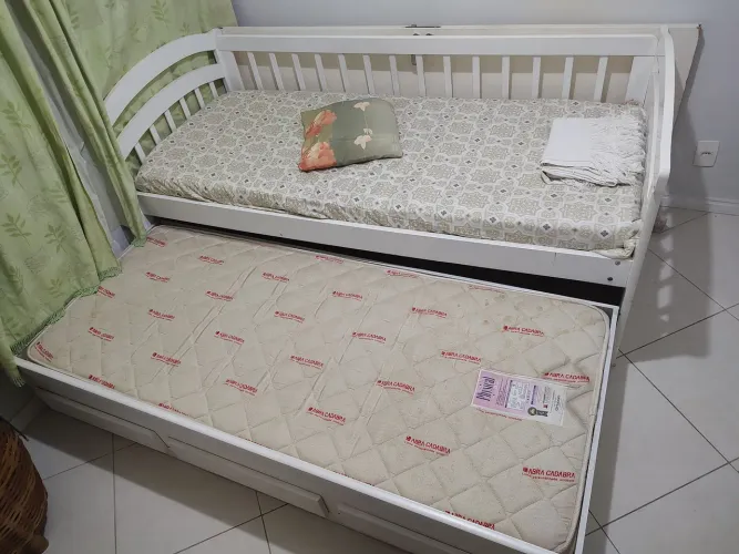 Cama com colchão extra (doação)