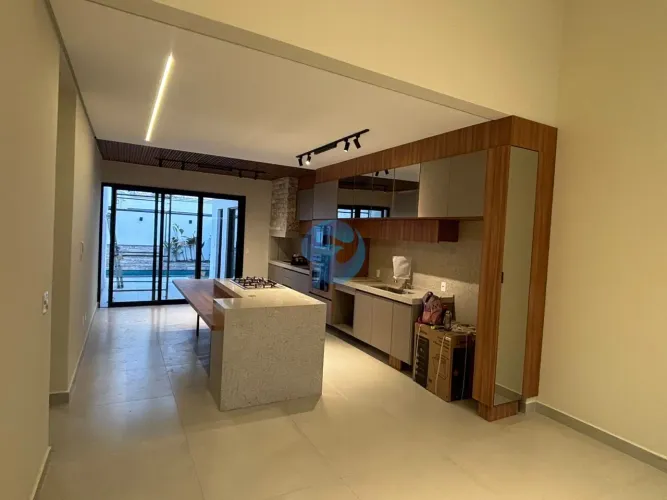 Casa Contemporânea com Piscina, Pé-Direito Duplo e Acabamento Premium