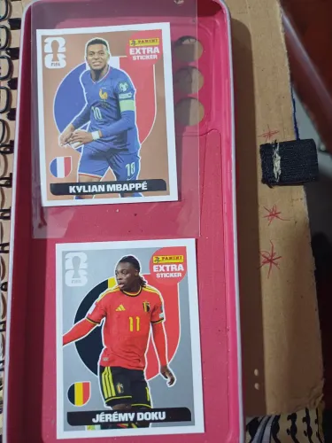 Figurinha Jeremias documentos e kyllian mbappe