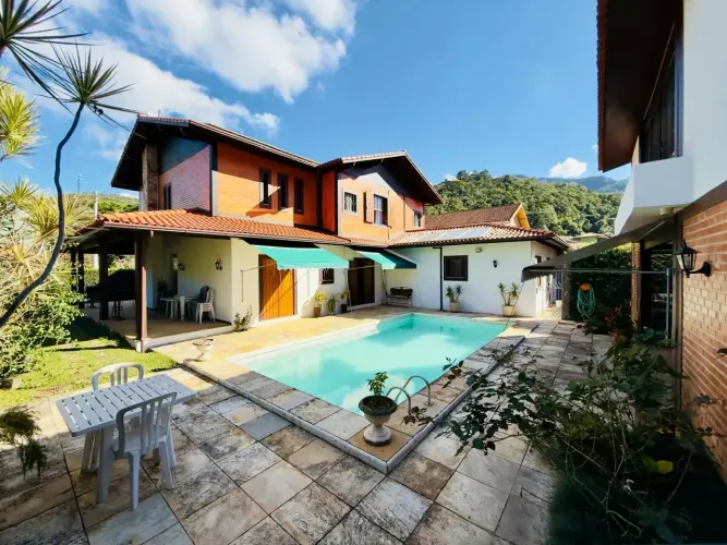 Excelente Casa 4 quartos Carangola