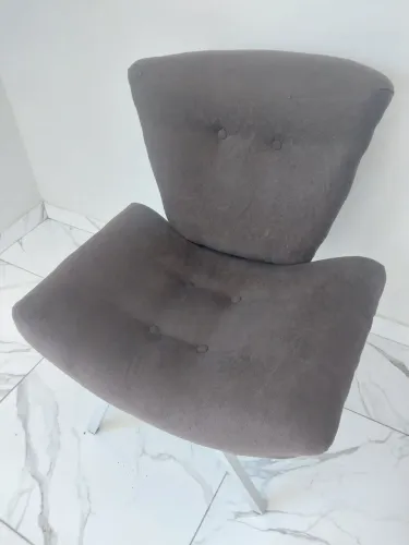 DUAS POLTRONAS NOVAS 600 REAIS pés de alumínio 