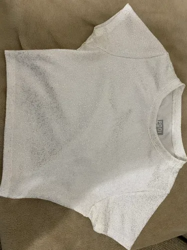 Camiseta brilhante de malha