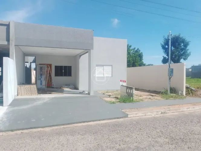 CASA 3 QUARTOS SENDO 1 SUITE