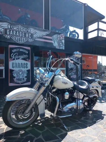 Softail De Luxe, uma Harley Davidson de presença!