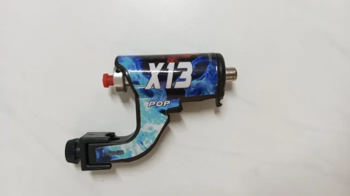 Máquina de tatuagem usada apenas para treino