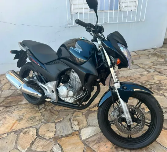 Honda CB300r Muito Comservada Km baixo original.