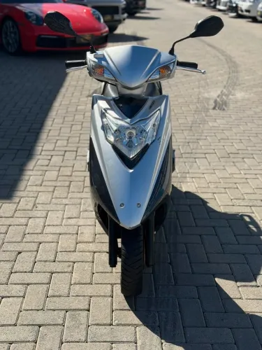 LINDY 125