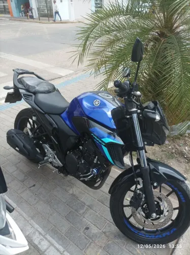 Vende-se fazer 250 único dono pintura sem nenhum arranhão