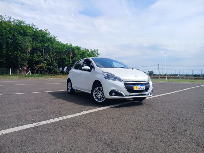 Peugeot 208 Allure 1.2 Flex 12V 5P Mec. 2017