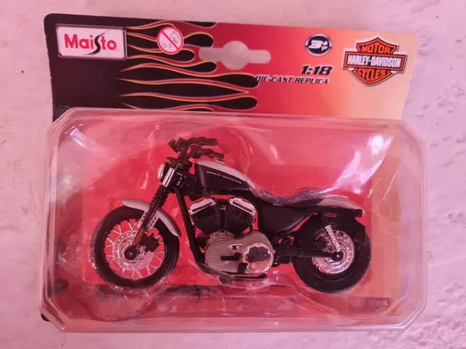 Moto de coleção. Maisto. Harley-Davidson.