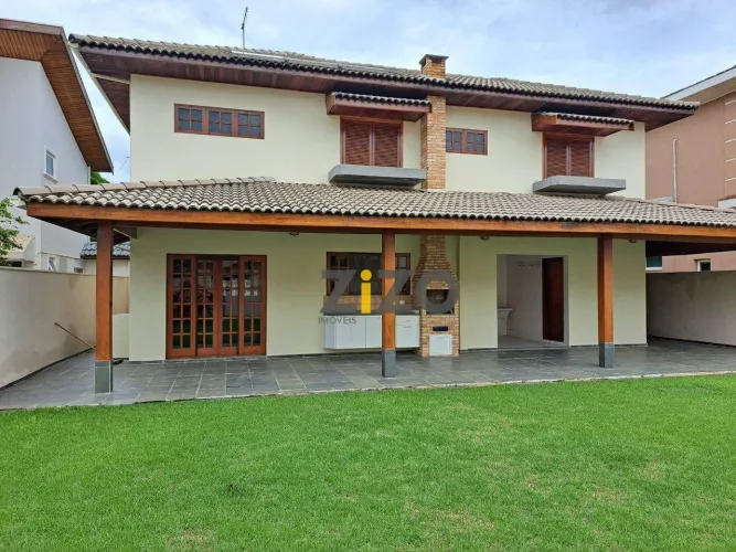 Casa aluga em condomínio