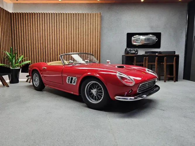 Miniatura Ferrari 250 Califórnia "Curtindo a vida adoidado" Hot Wheels Elite 1/18