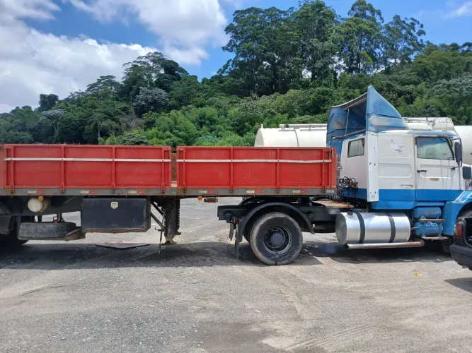 Volvo Nl 340 e Carreta Guerra com pneus