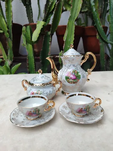 Serviço de café em porcelana fina