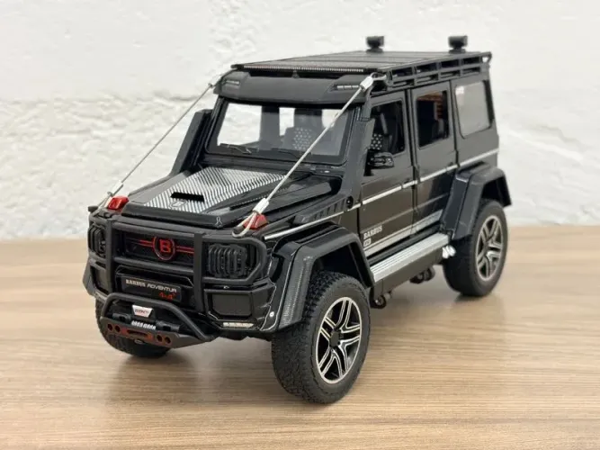 Miniatura Jipe Mercedes Brabus 550 Adventure G-class 4x4 Preto 2017 1:24